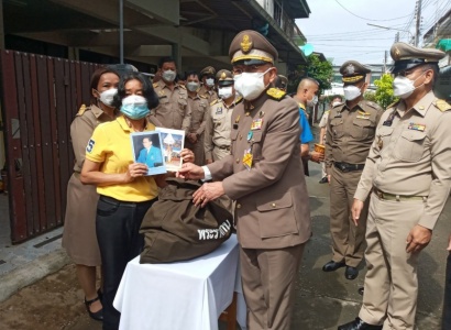 <strong>อ่านเพิ่มเติมเกี่ยวกับ</strong><br>นายอรรถนิติ ดิษฐอำนาจ องคมนตรี เชิญสิ่งของพระราชทานมอบแก่นายอำเภอที่ประสบอุทกภัย จังหวัดจันทบุรี นายอรรถนิติ ดิษฐอำนาจ องคมนตรี เชิญสิ่งของพระราชทานมอบแก่นายอำเภอที่ประสบอุทกภัย จังหวัดจันทบุรี